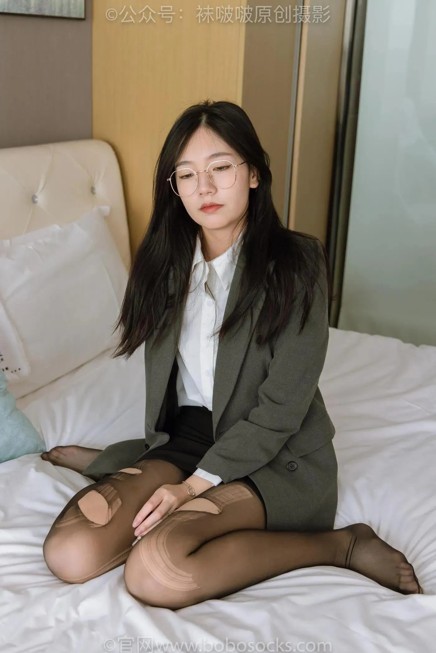 [BoBoSocks袜啵啵]NO.179 小甜豆-OL制服、高跟鞋、黑丝、撕丝袜剧情 [140P]插图2